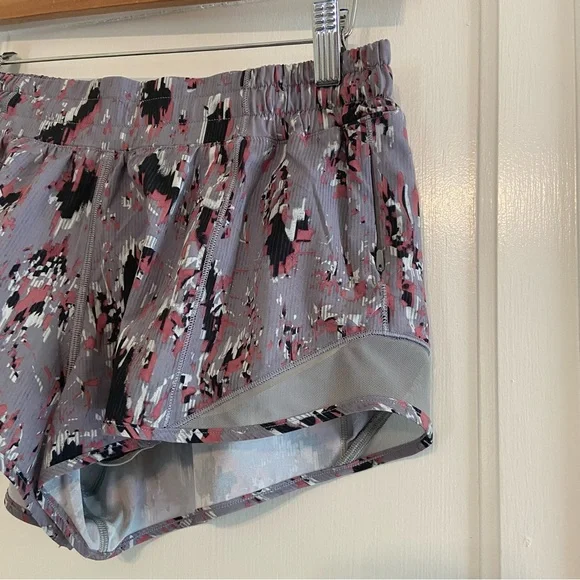 Lululemon Hotty Hot Low Rise shorts